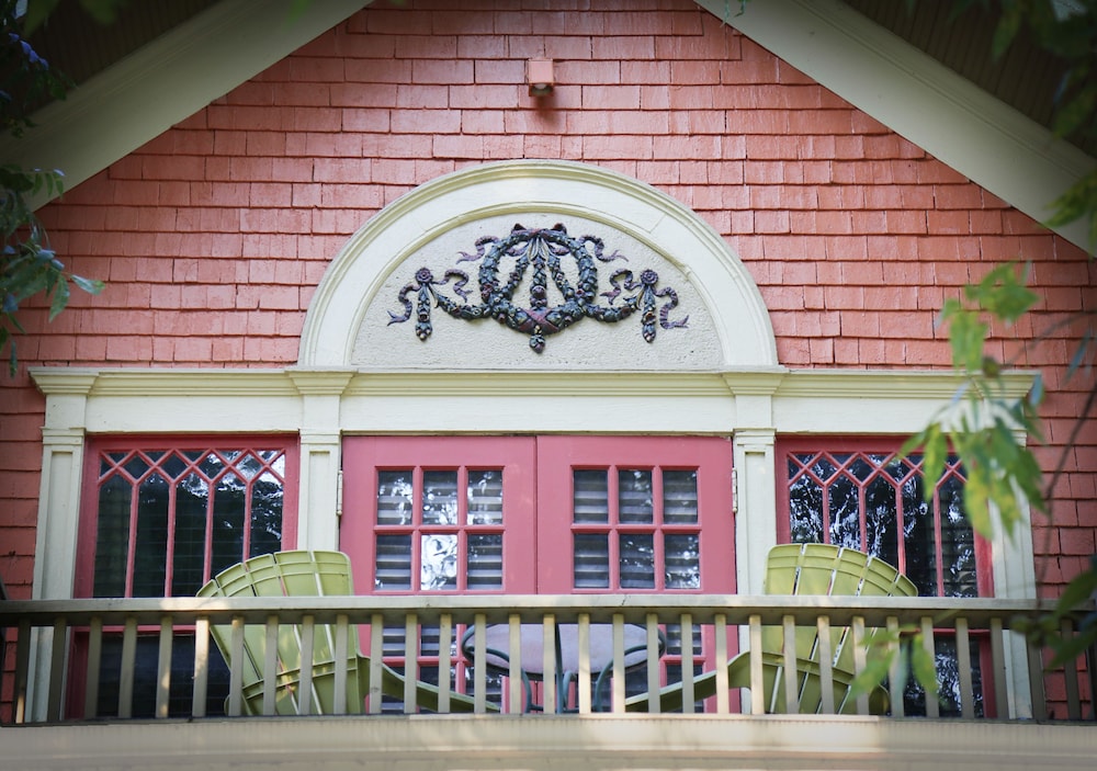 Iron Horse Inn 2/77