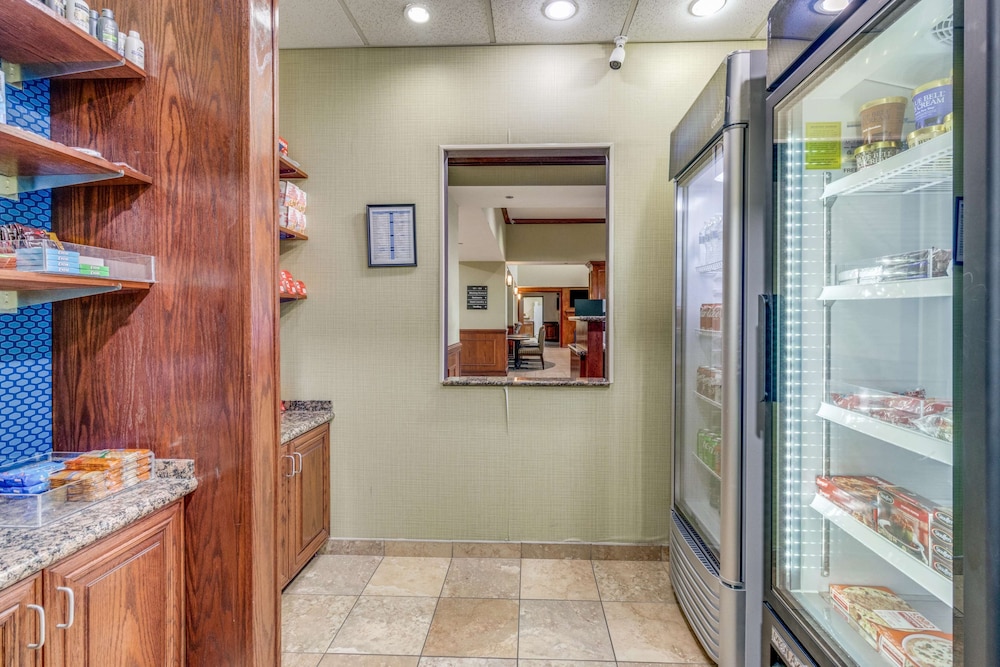 Hampton Inn & Suites Gainesville, TX 8/35