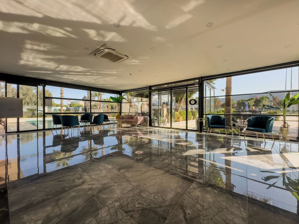 Leaf Port Boutique Hotel 11/50