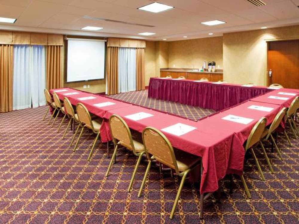 Holiday Inn Express & Suites Hagerstown 59/67