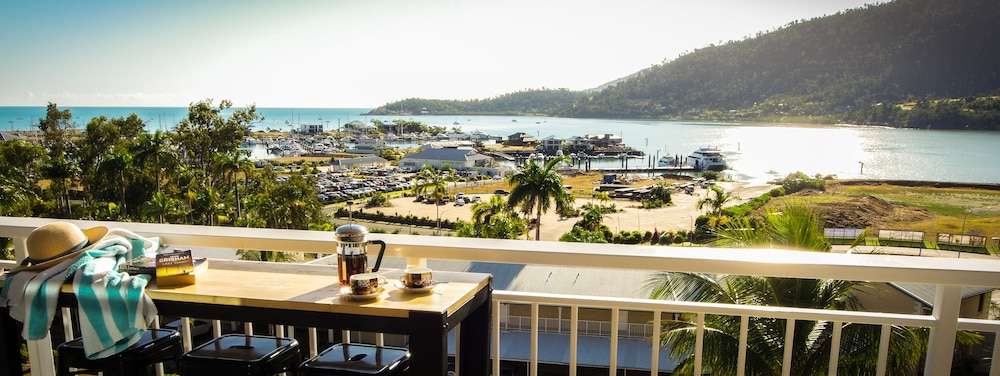 Coral Sea Vista Apartments 55/58