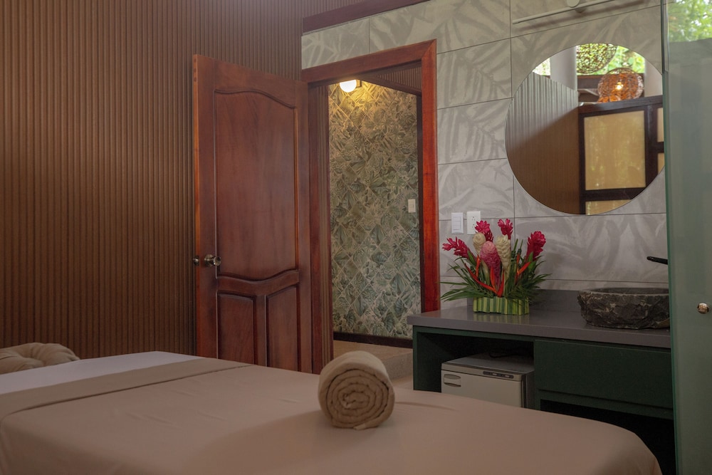 ANINGA LODGE 18/58