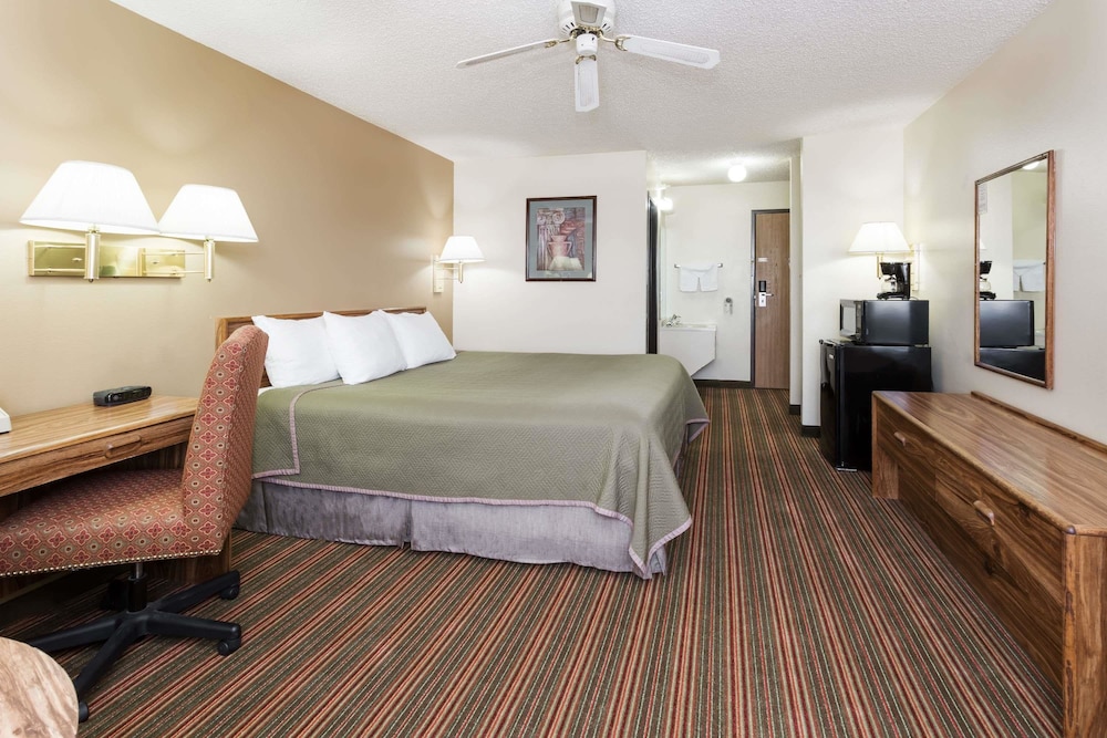 Travelodge By Wyndham Longmont 16/35