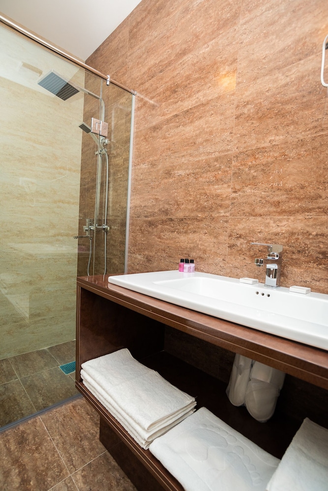 Gallery Art Hotel 39/41