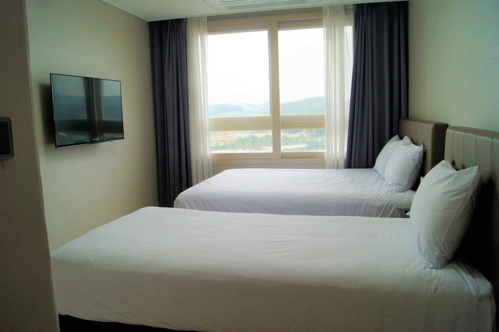 AM HOTEL 16/44