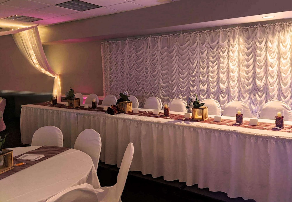 AmericInn by Wyndham Mankato Event Center 45/55
