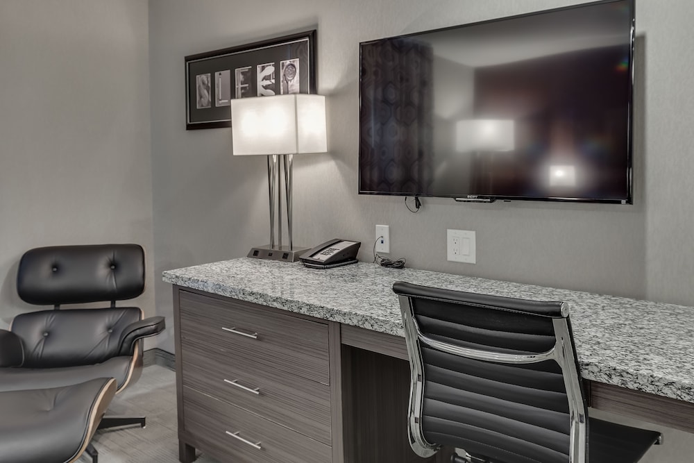 Home Inn Suites Saskatoon South 47/66
