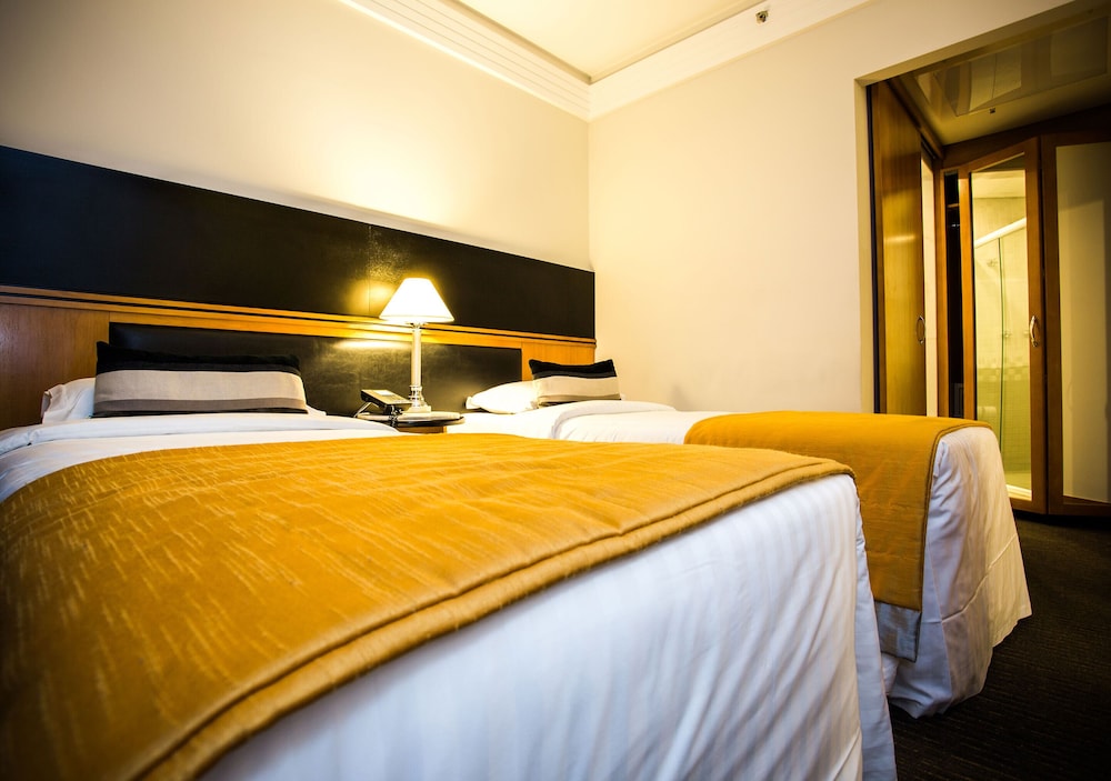 SUITE, TWIN BEDS