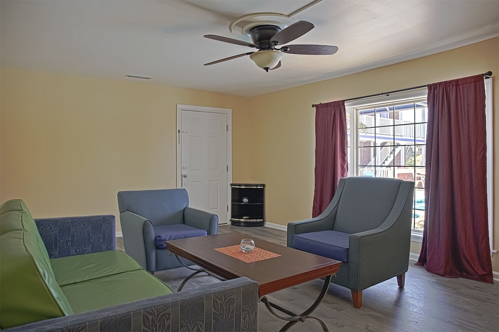 Colonial Inn Motel 54/77