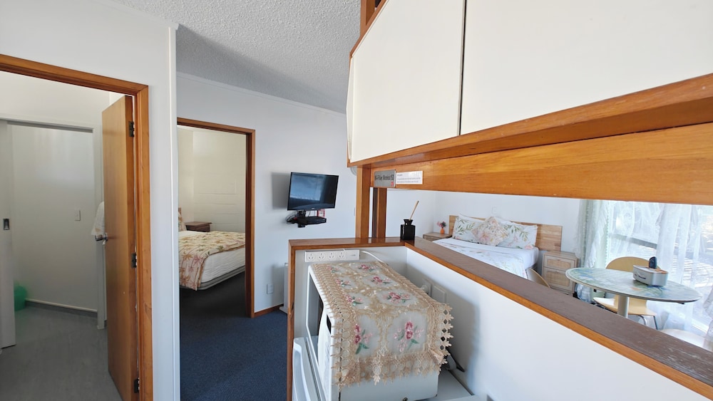 Motel Six 24/55