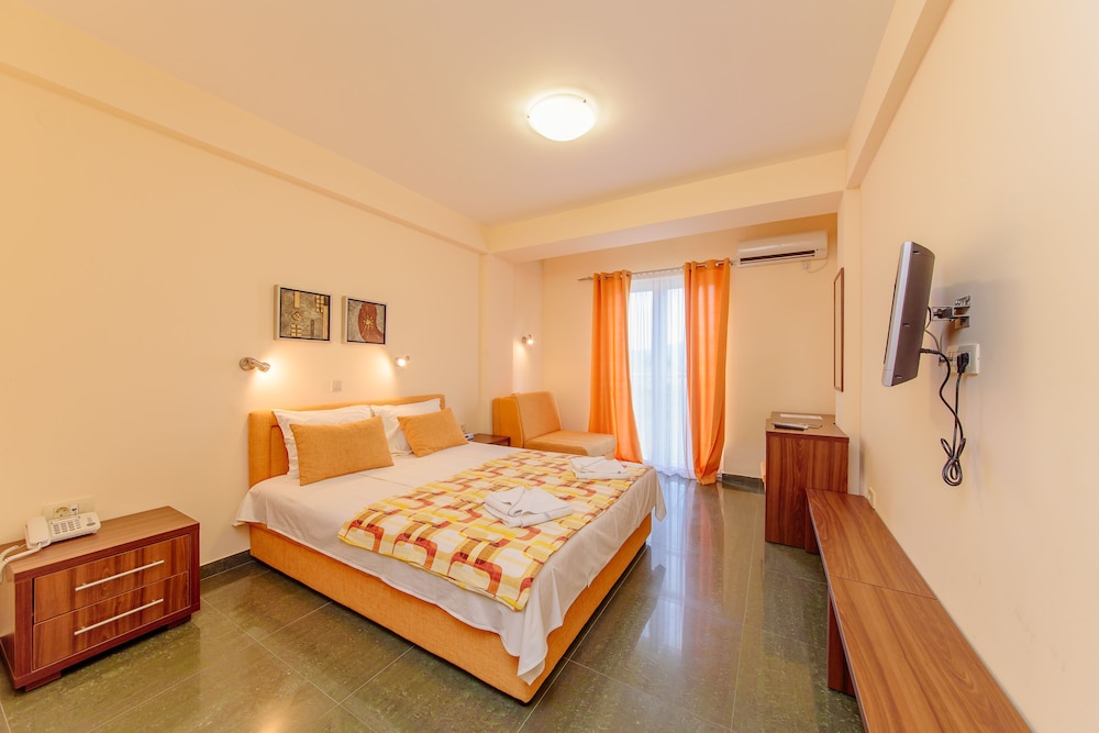 Hotel Novi 7/20