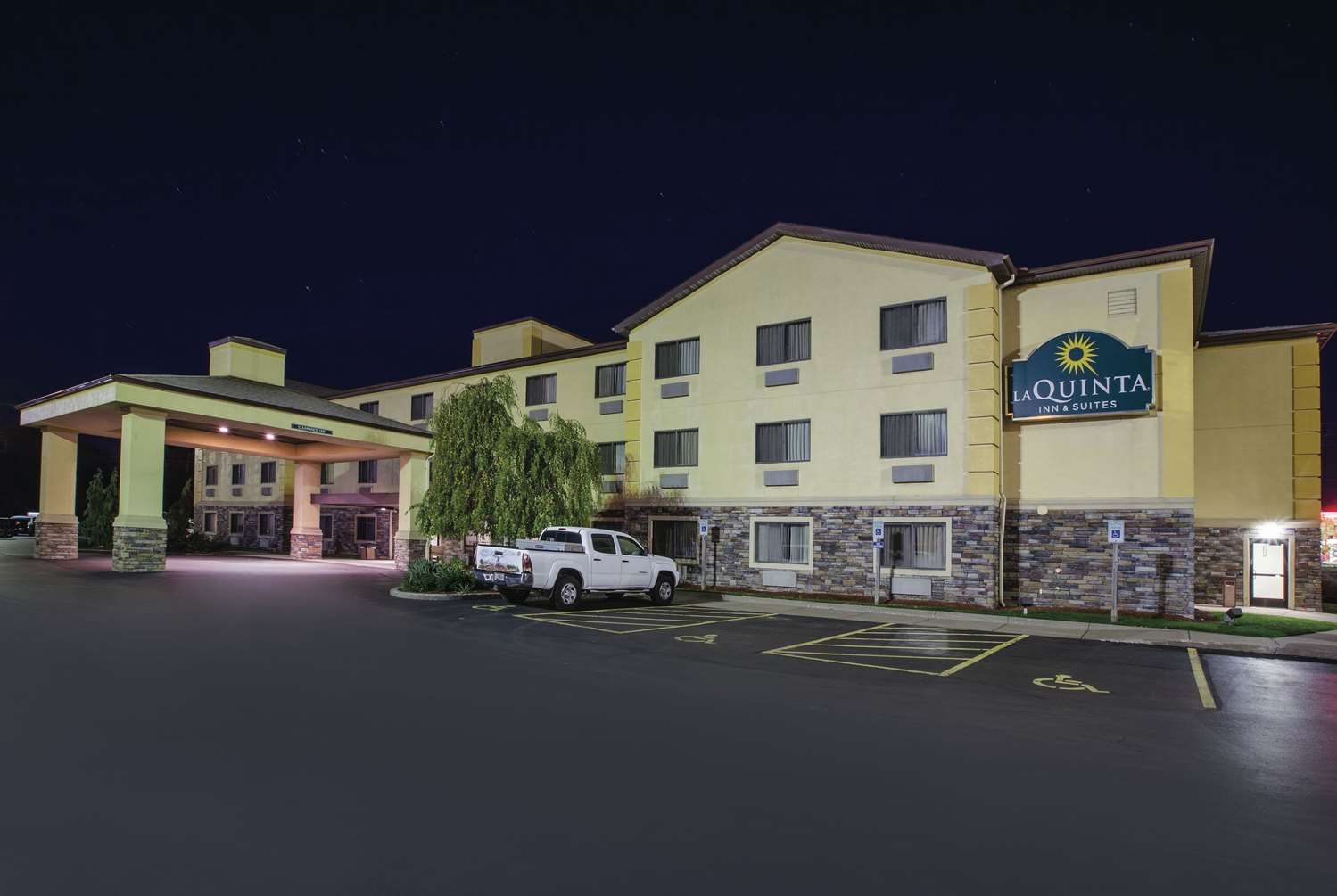 La Quinta Inn & Suites by Wyndham Erie 45/51