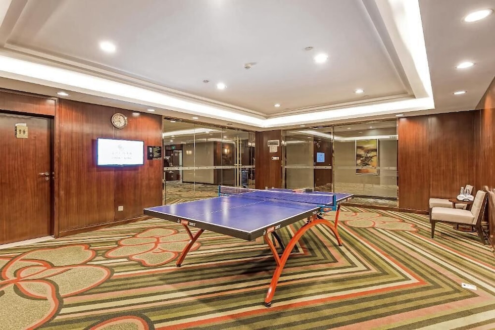 Golden Eagle Summit Hotel 10/24