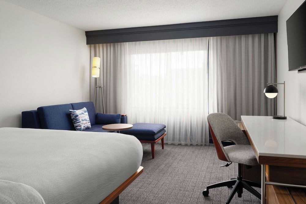 Room, King Bed, Ocean Front, Sofa, Balcony