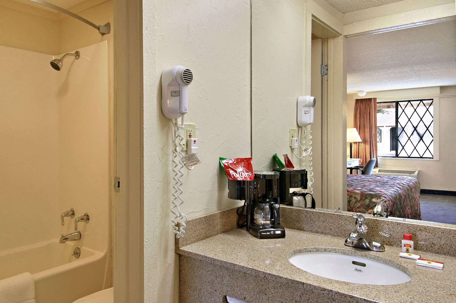 Super 8 By Wyndham Lantana West Palm Beach 34/34
