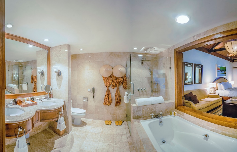 Ocean, Suite, King Bed, Furama Resort Da Nang 2/2