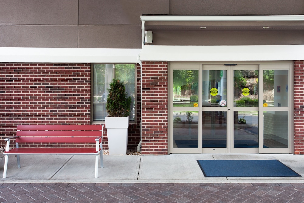 Holiday Inn Express Haskell-Wayne Area 6/75