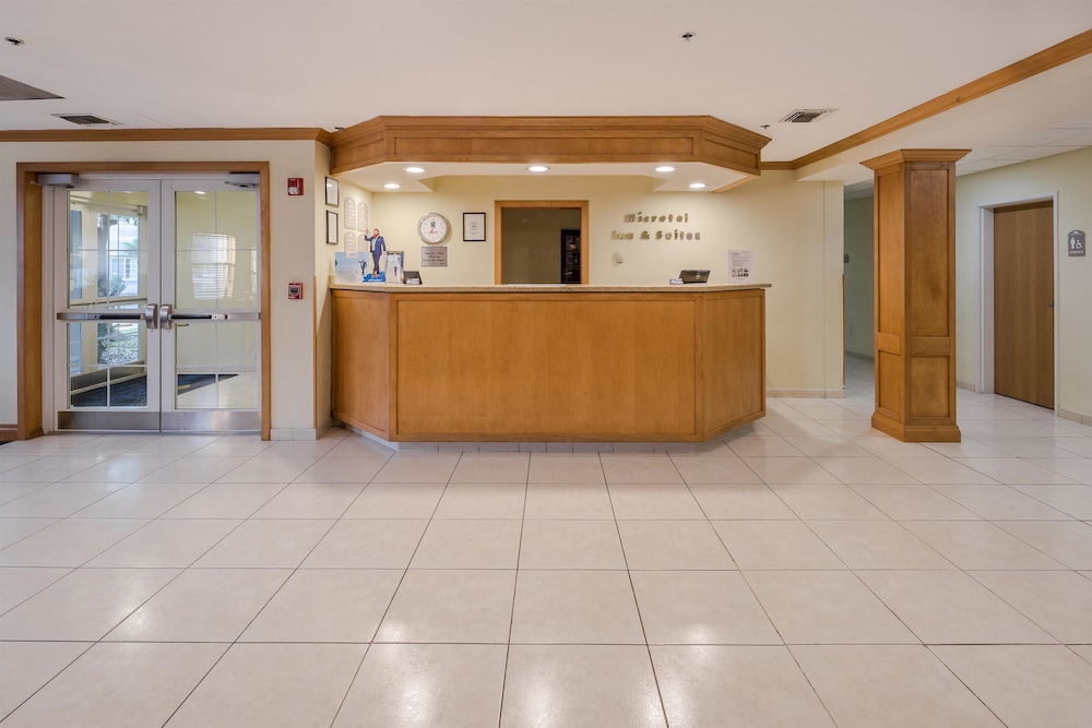 Microtel Inn & Suites by Wyndham Culiacan 2/56
