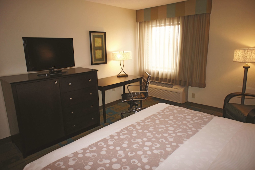 La Quinta Inn And Suites By Wyndham Plattsburgh 35/38
