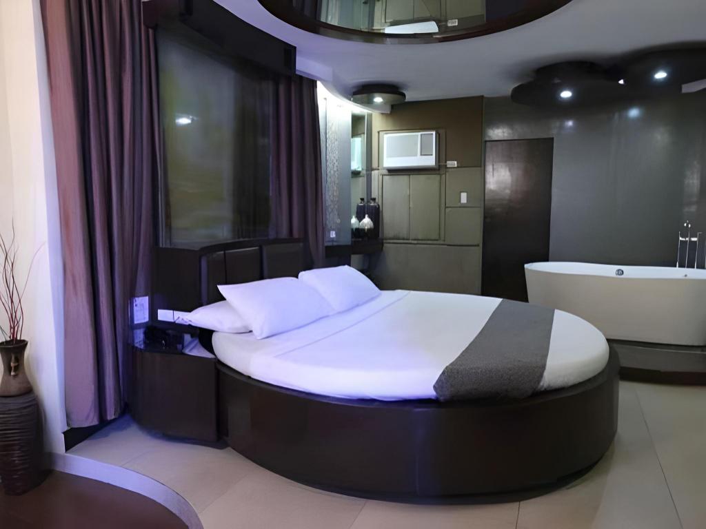 Victoria Court Suites 9/49