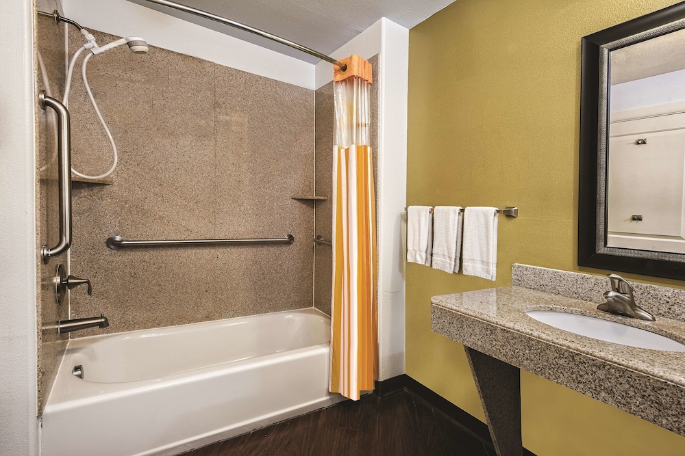 La Quinta Inn & Suites by Wyndham Austin - Cedar Park 13/52