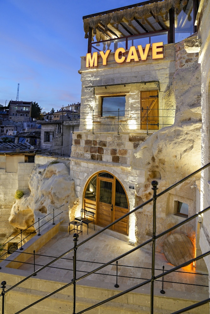 My Cave Suites 2/50