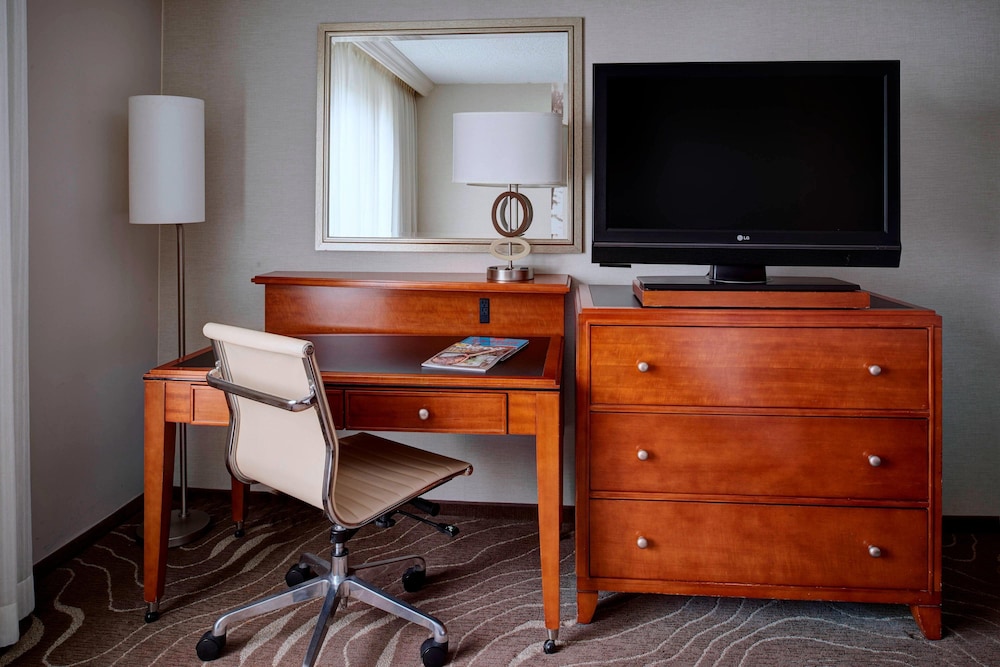 Detroit Metro Airport Marriott 42/47