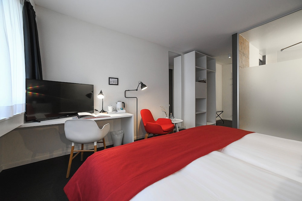 DELUXE, DOUBLE BED