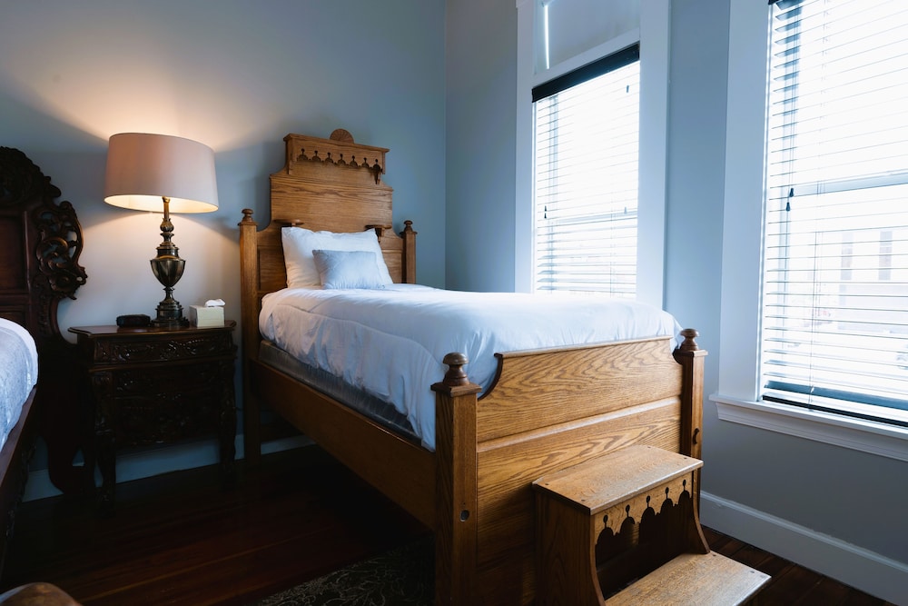 غرفة ديلوكس بسريرين كوين، Oak Tree Hotel 4/8