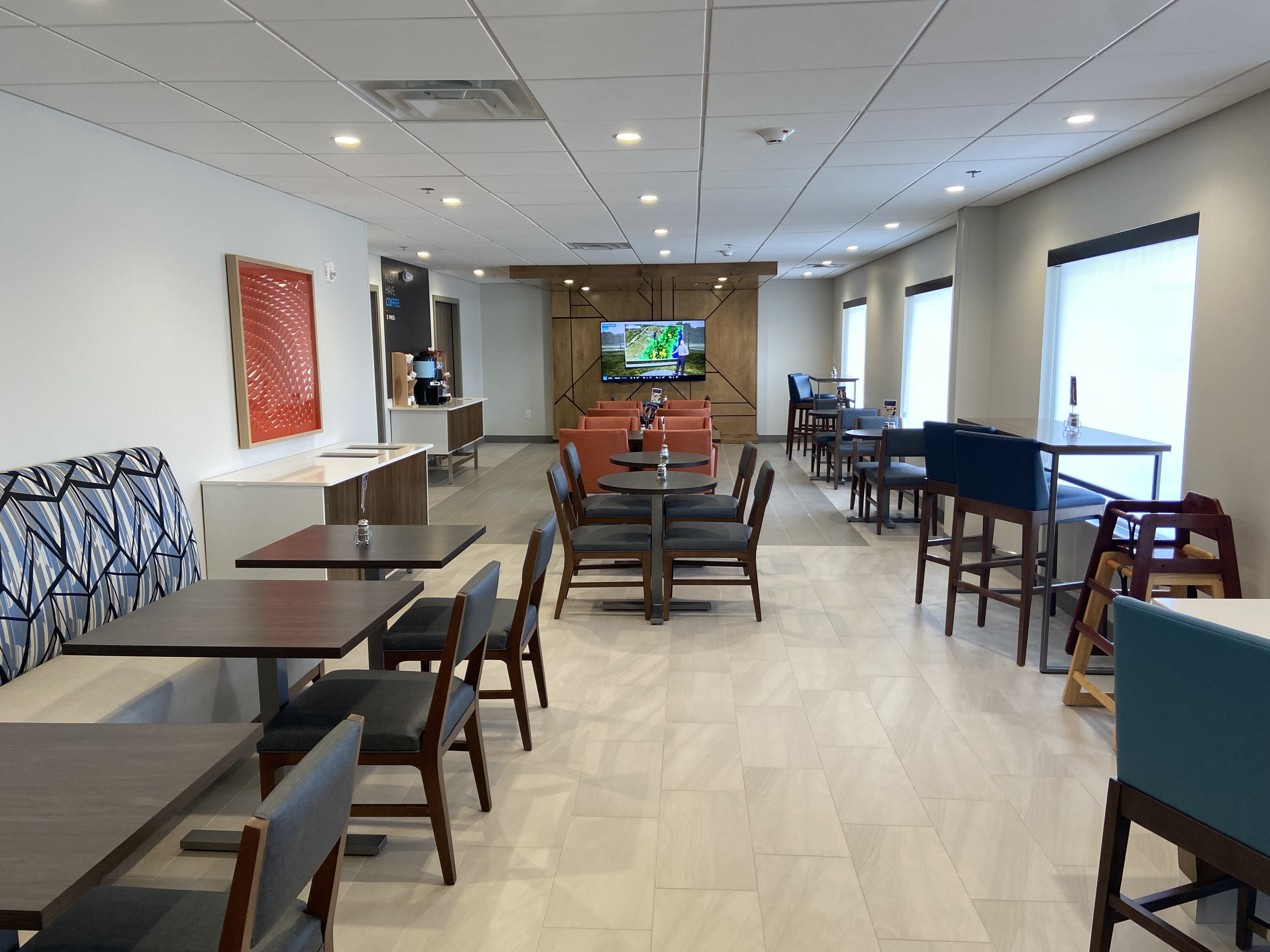 Holiday Inn Express and Suites Elyria 16/17