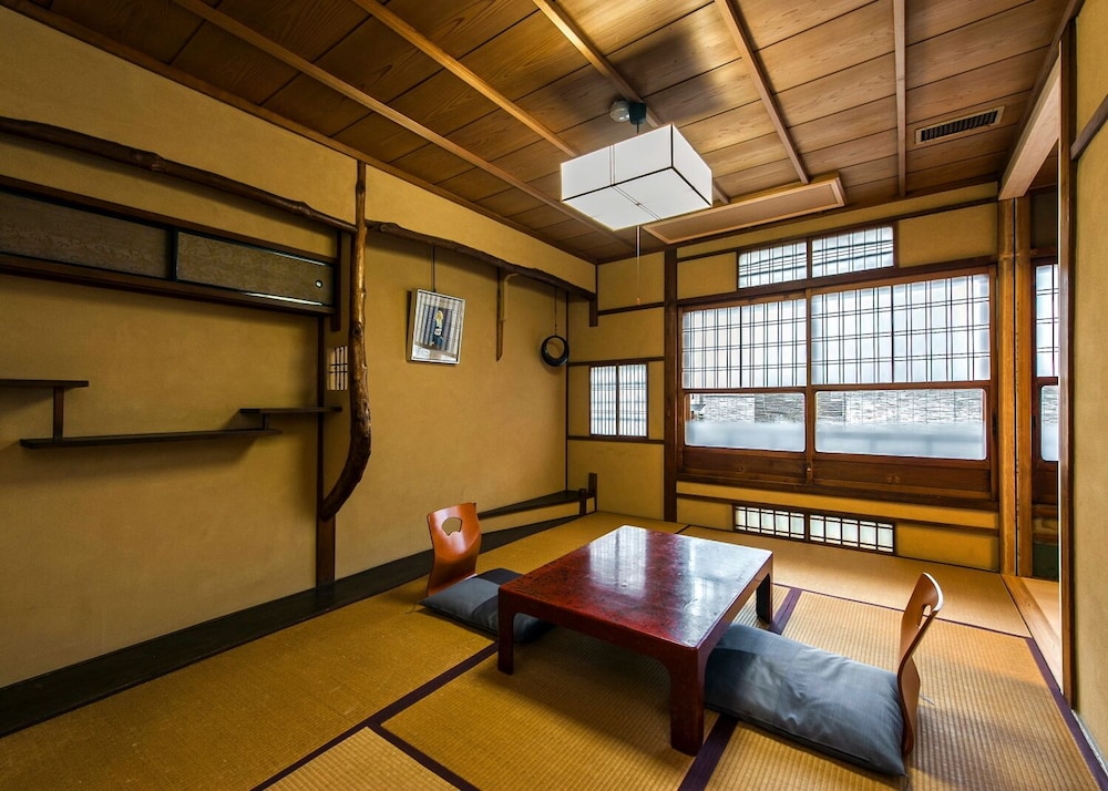 Traditional Kyoto Inn serving Kyoto cuisine IZUYASU 26/50