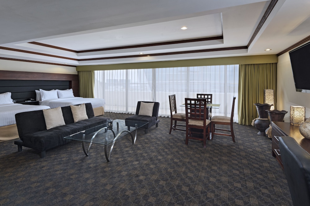 HOLIDAY INN GUATEMALA 51/78