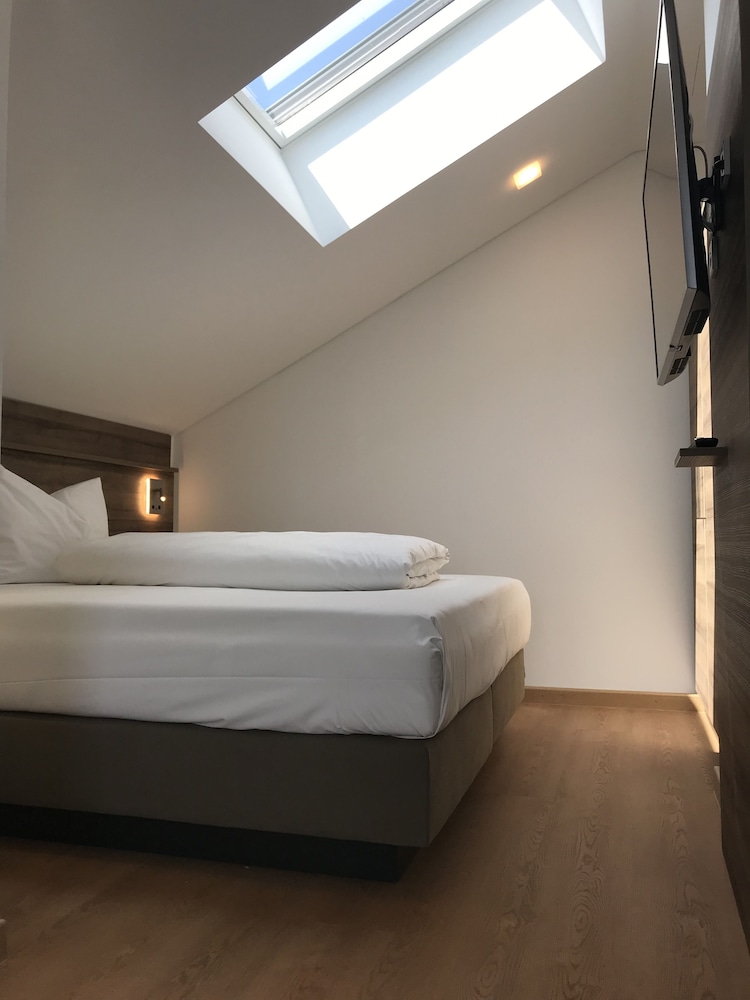 DELUXE, LUXURY, SUITE, BALCONY