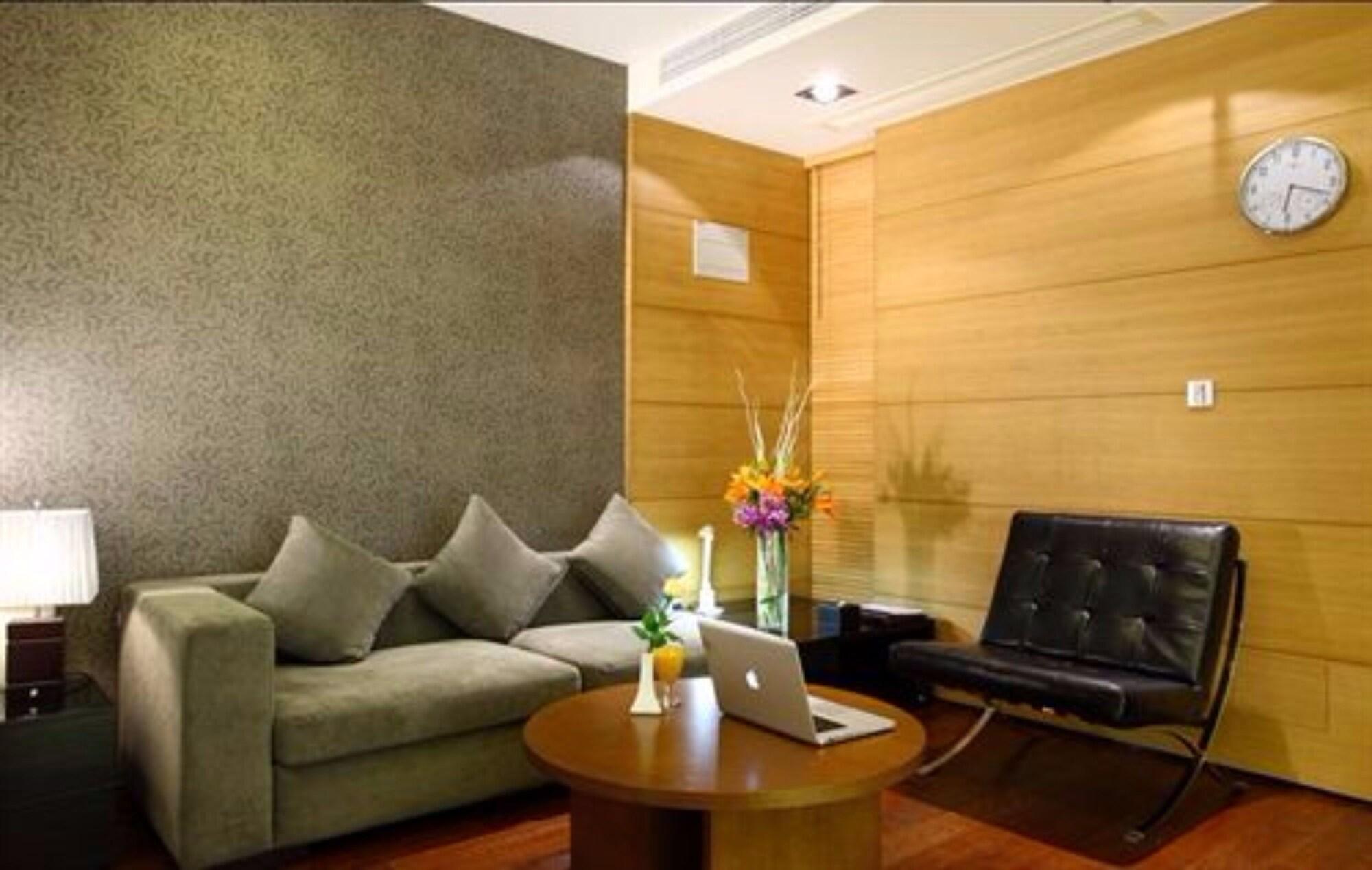 Grand Madison Qingdao Harbour view Central 46/50