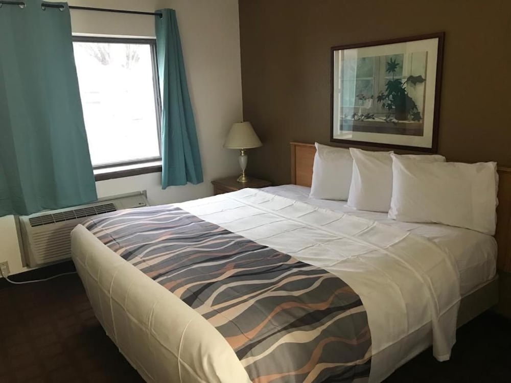 McGoverns Hotel and Suites 17/45