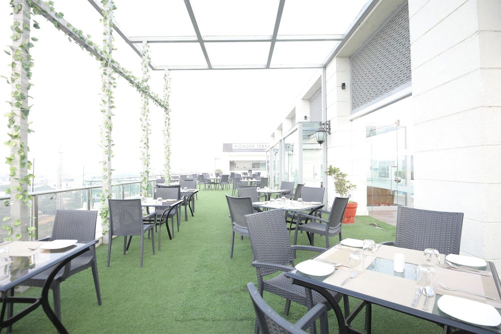 Radisson Hotel Agra 44/68