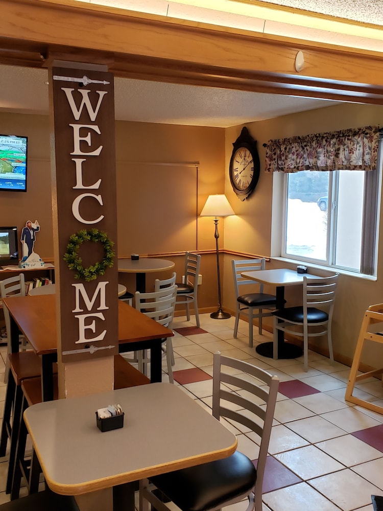 Super 8 by Wyndham North Platte 30/37