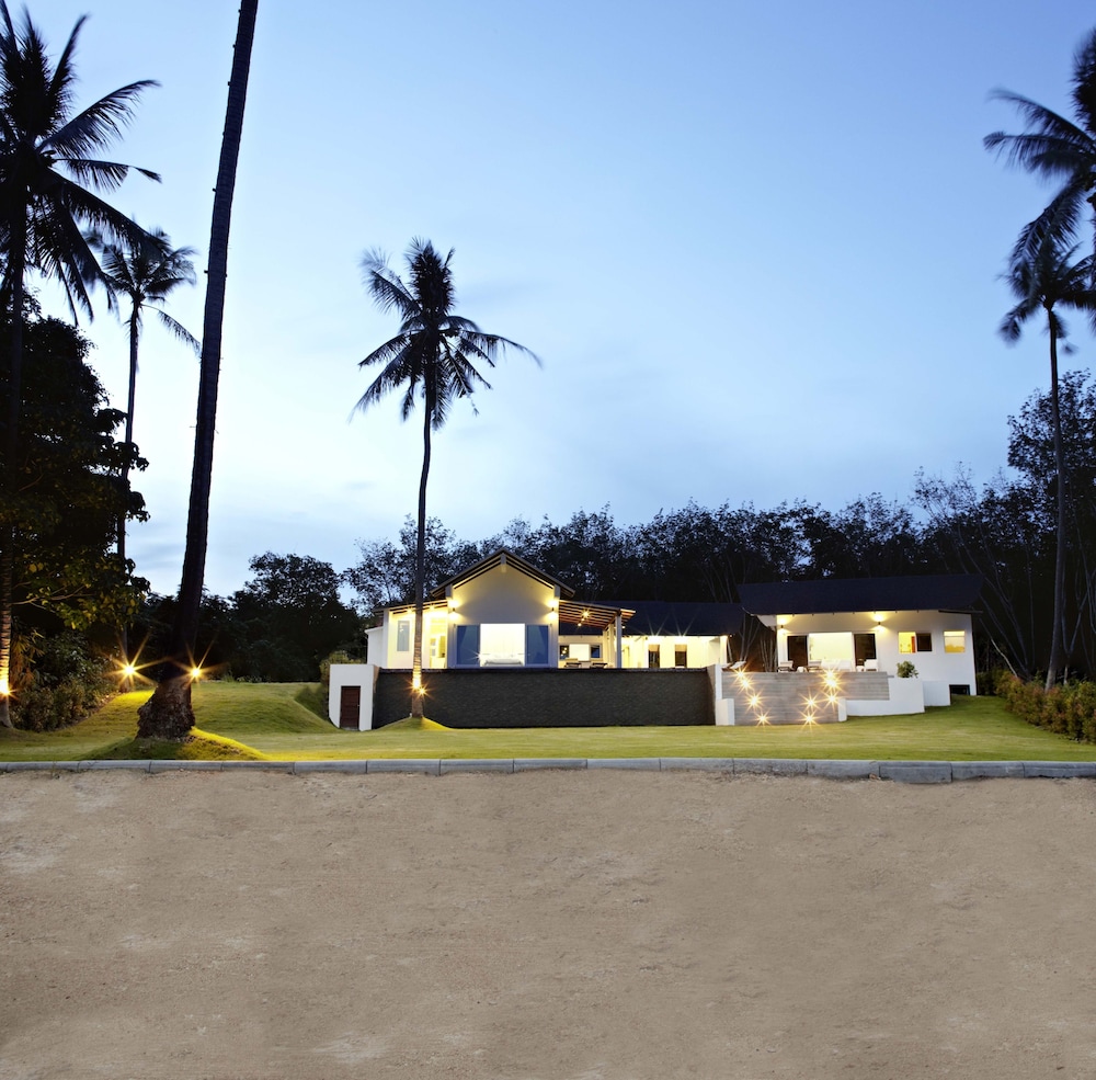 THE BEACH HOUSE 40/47