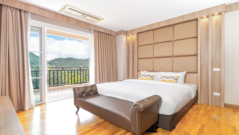 1 Bedroom, Suite, Hill Side
