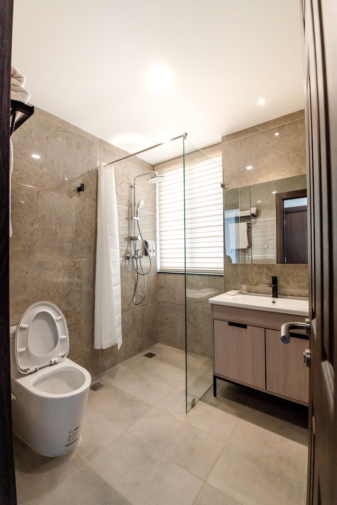 Mila Hotel 82/86