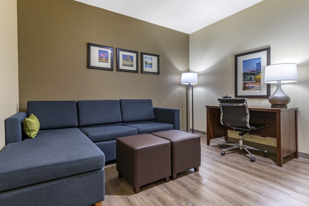 Comfort Inn and Suites High Point - Archdale 20/35