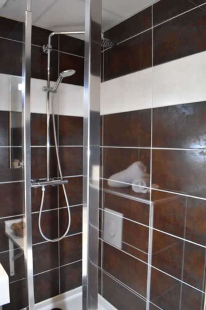 Logis Hotel Le Ptit Hotel Du Lac 14/30