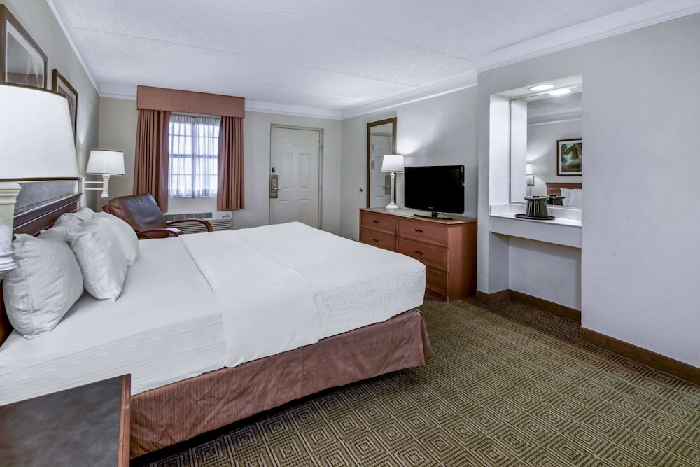 La Quinta Inn San Antonio I 35 N At Rittiman Road 14/46