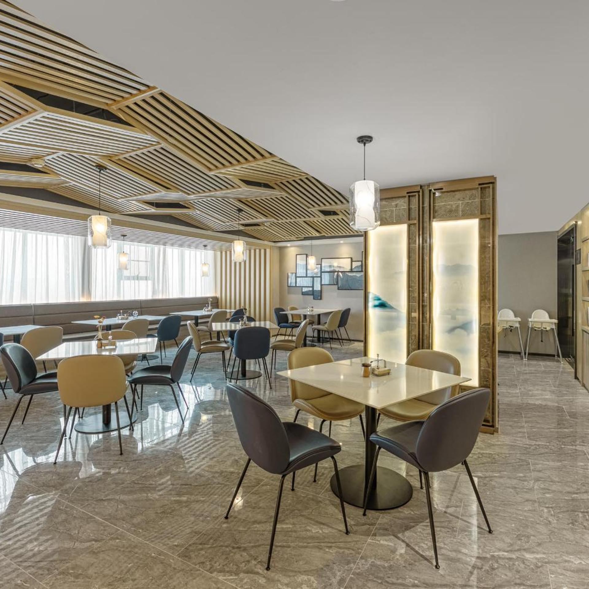 Atour Hotel (Baoji Administration Center, High-speed Railway South Station) 44/51