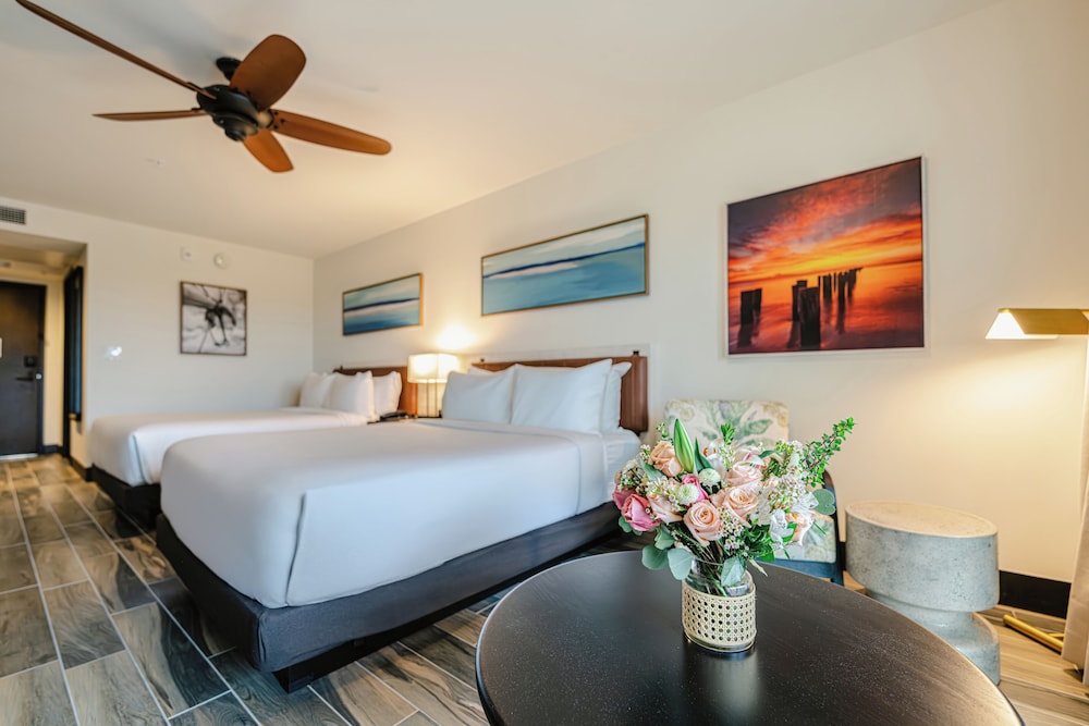 DELUXE, 2 QUEEN BEDS, BALCONY, ACCESSIBLE