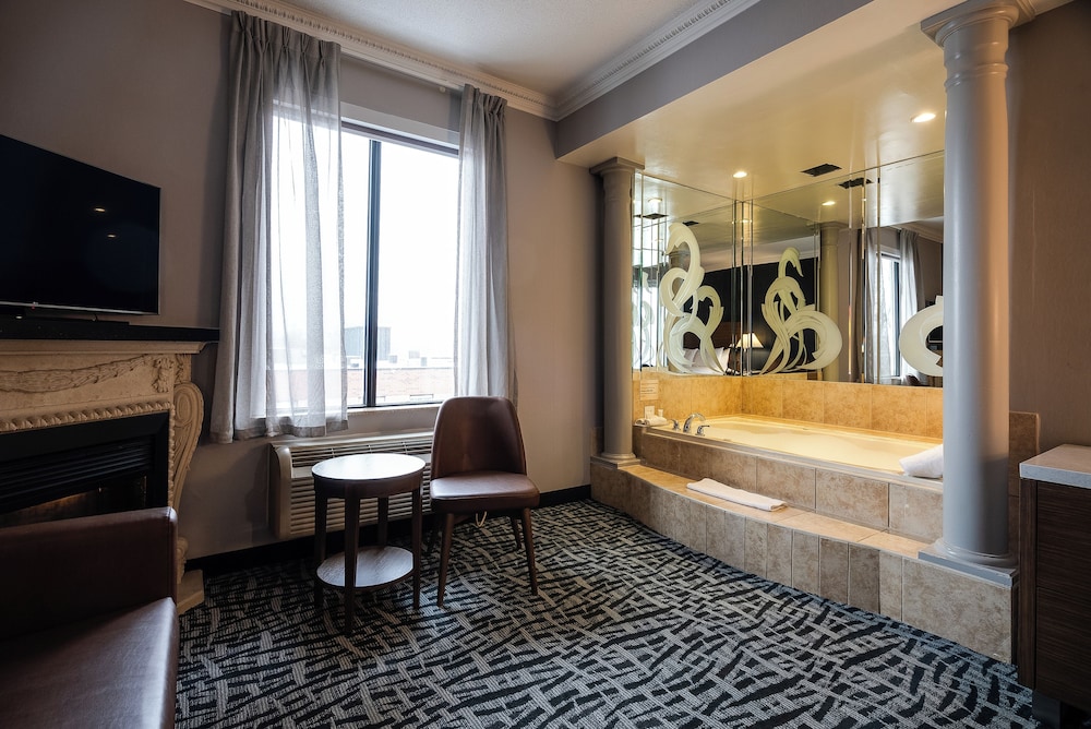 Monte Carlo Inn Toronto West Suites 47/65