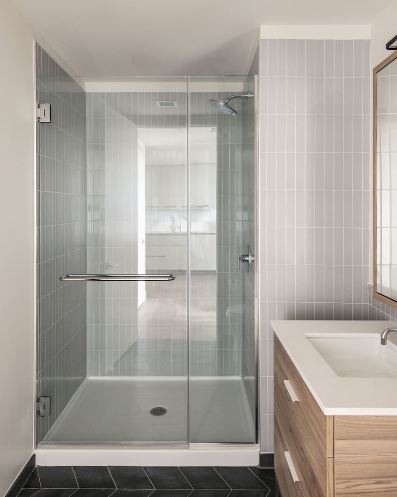 1 BEDROOM, DEN