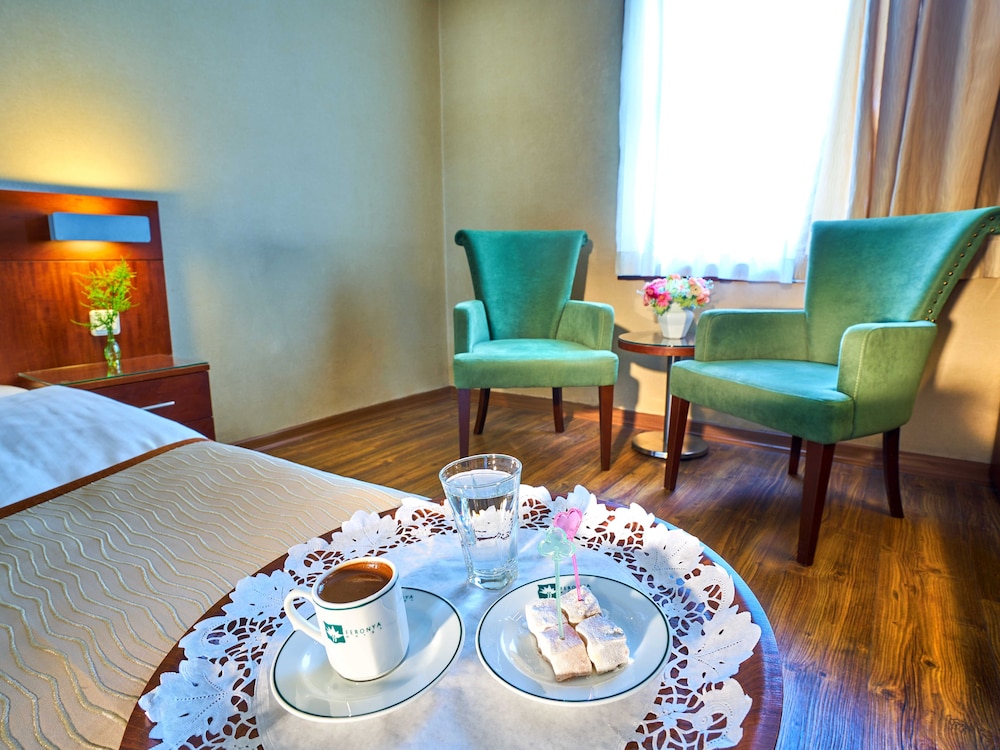 Feronya Hotel 20/50