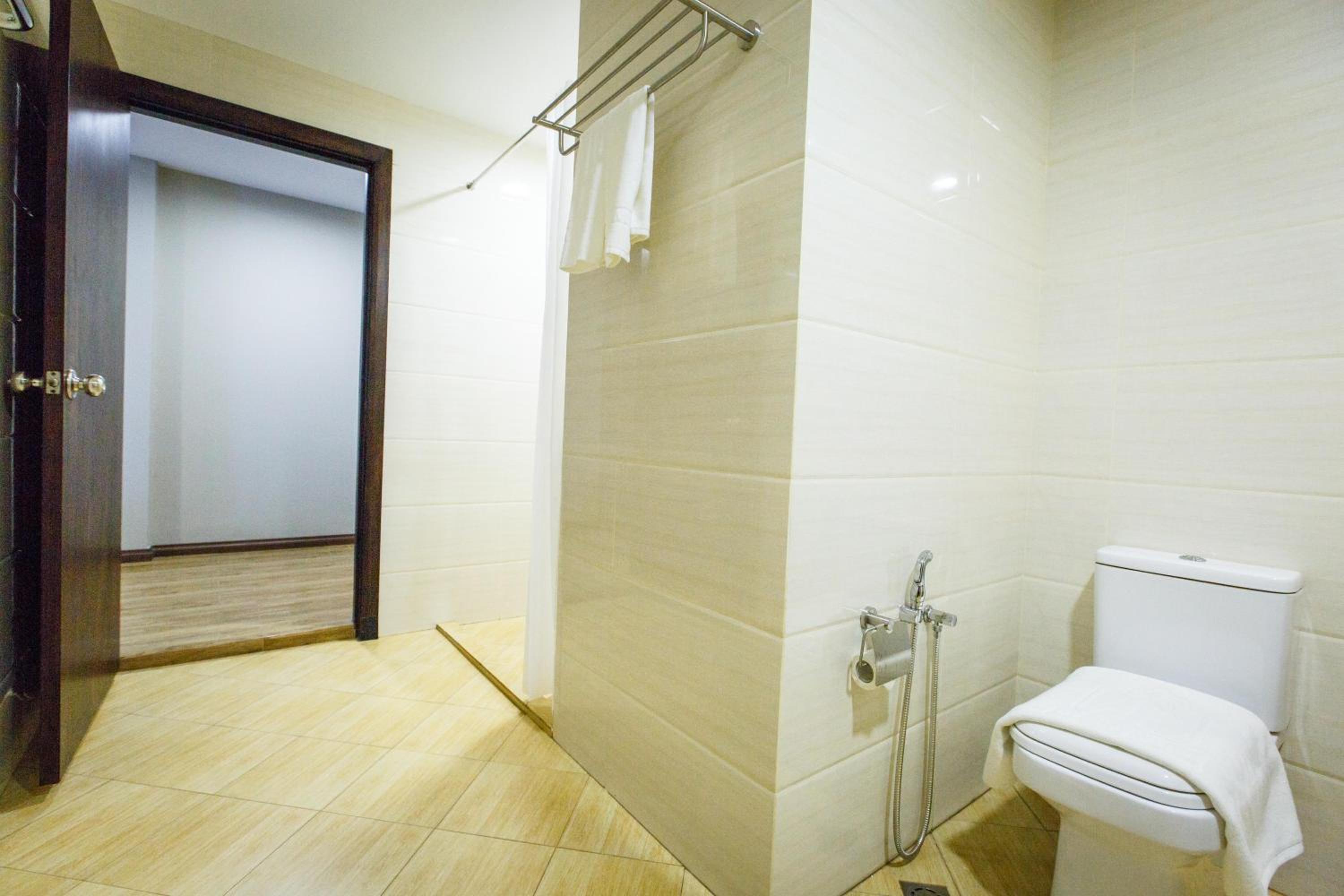 Lintas Platinum Hotel 55/59