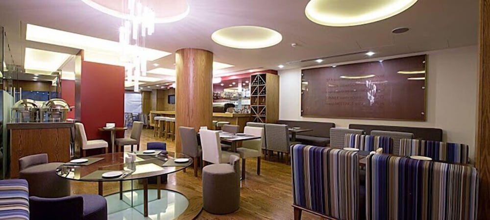 THE J HOTEL AND SPA 18/27